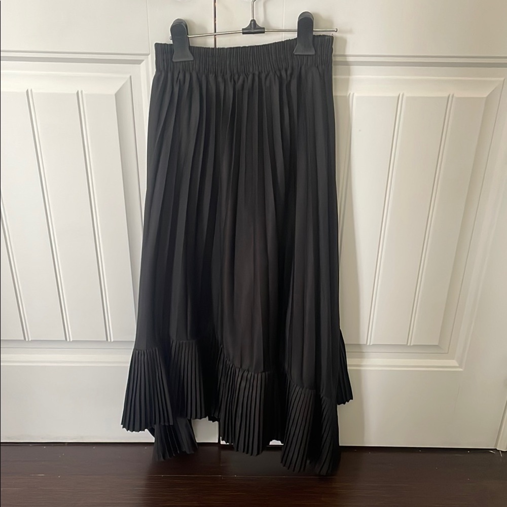 Elegant Black Pleated Skirt